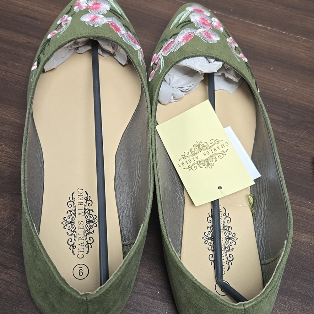 Charles Albert Size 9 Olive Green Floral Embroidered Vegan Ballet Flats - Picture 7 of 8